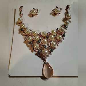 Elegant Pearl and Rose Gold Necklace Set